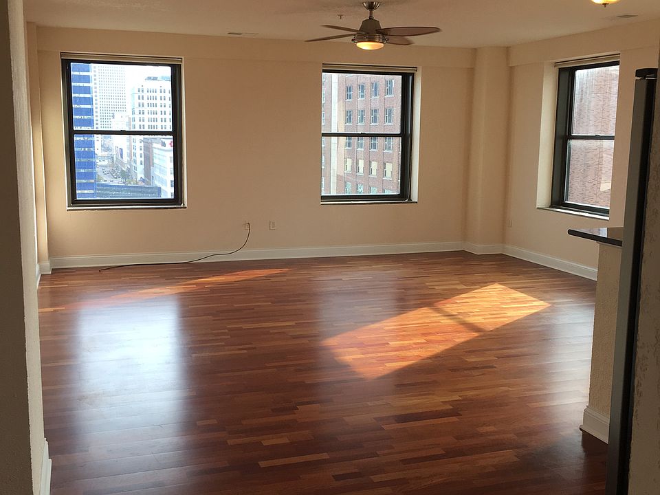 1st image of 606 W Wisconsin Ave Unit 801