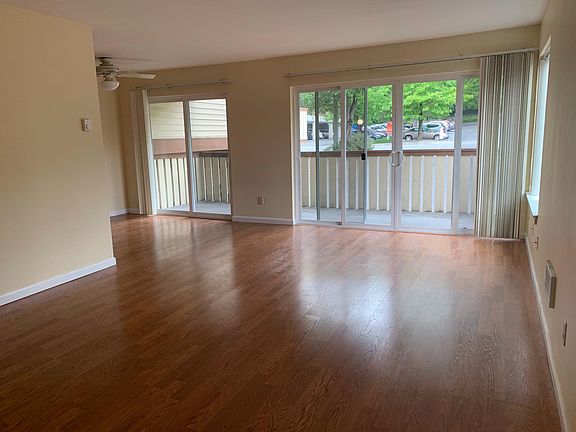 5th image of 417 Bellevue Way SE APT 401