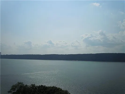 Sold by R New York | media 29