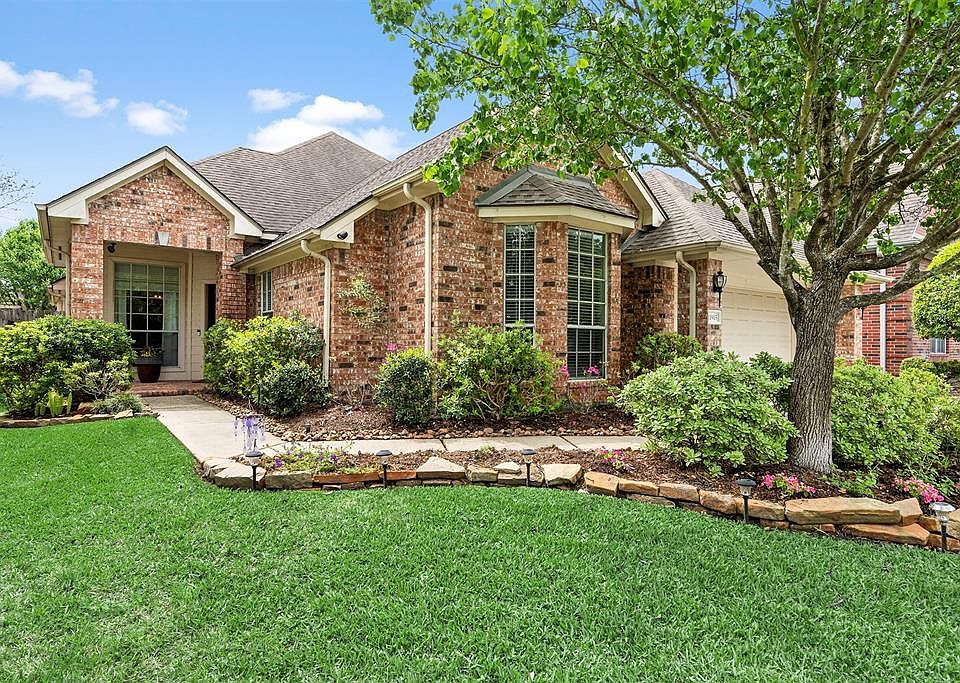 1st image of 11915 Canyon Rock Ln