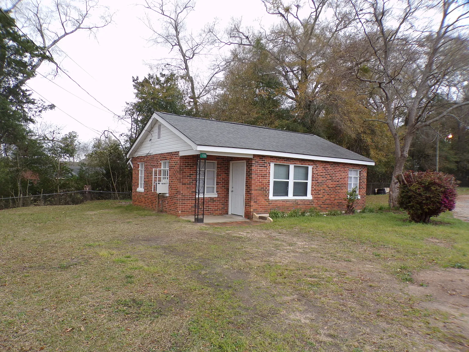 2 bed, 750 sqft, $750 — Photo 1