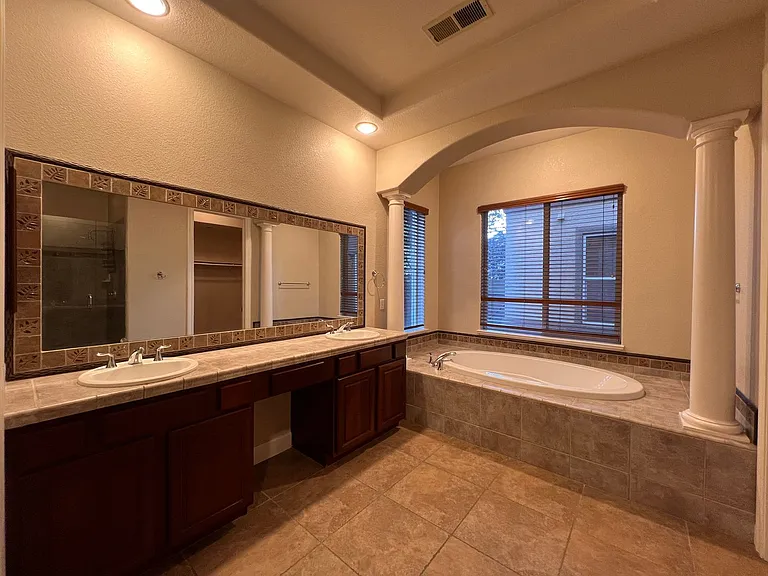 10880 Pentwater Dr — Photo 28