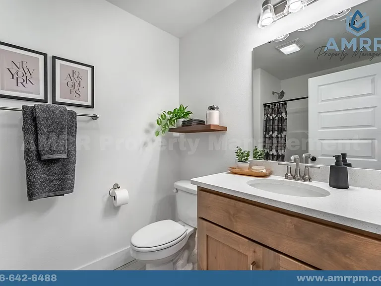 824 S Sparrow St — Photo 10
