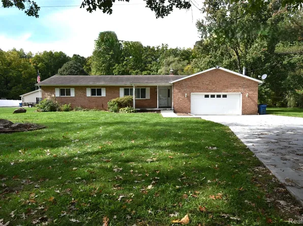 7304 Sharp Rd, Swartz Creek, MI 48473
