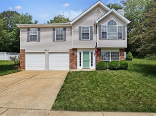 1849 Fox Pointe Dr, Arnold, MO 63010