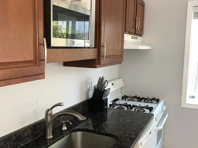 2319 Glendale Ter — Photo 14
