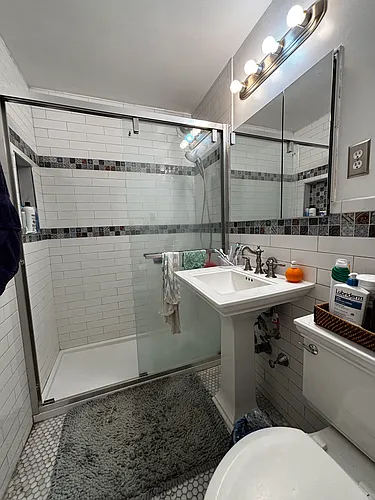 13815 Franklin Ave Photo 1
