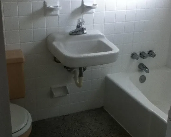 111 Chicago Ave SE #2 — Photo 4