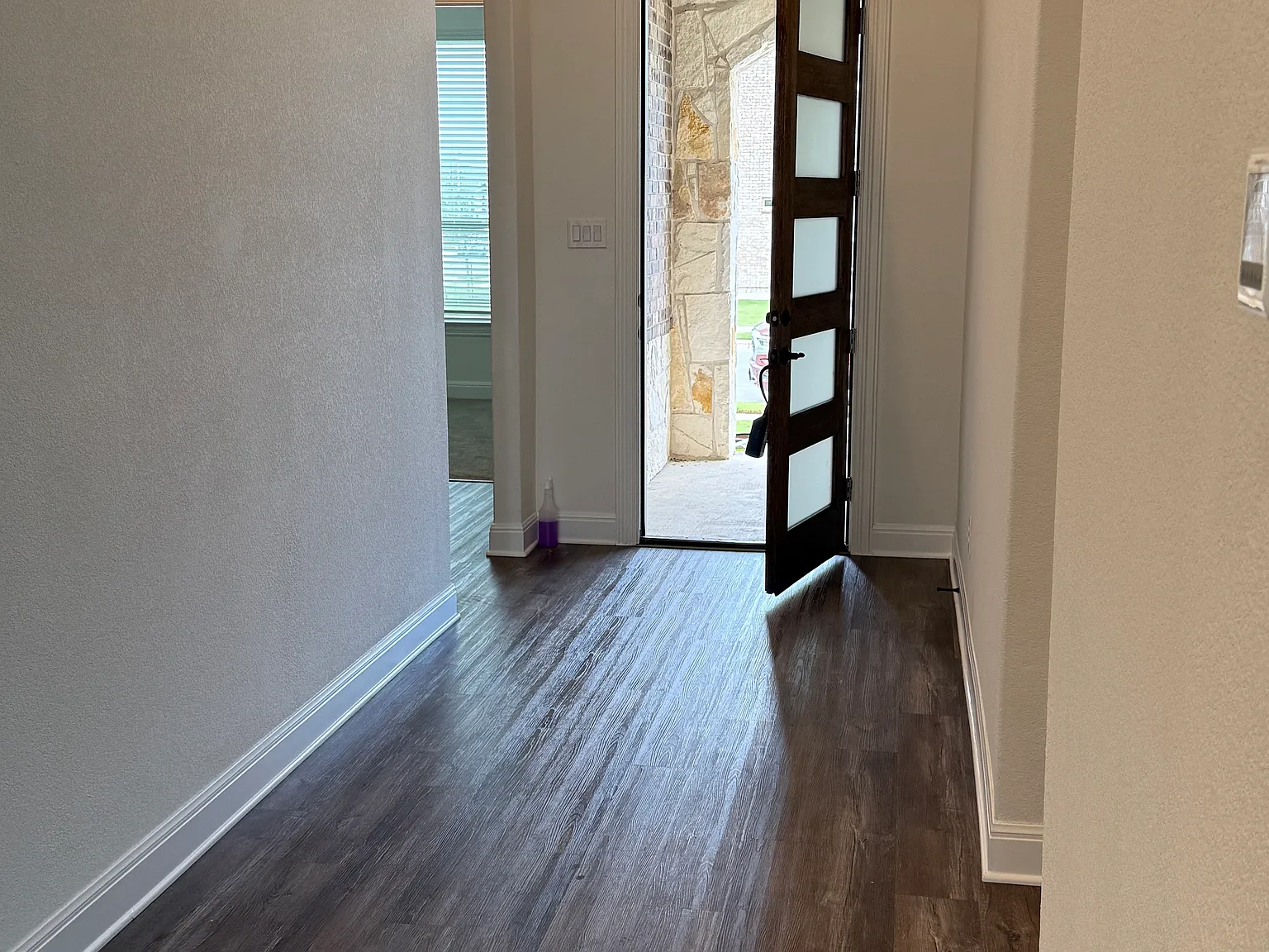 4 bed, 2610 sqft, $3,000 — Photo 2