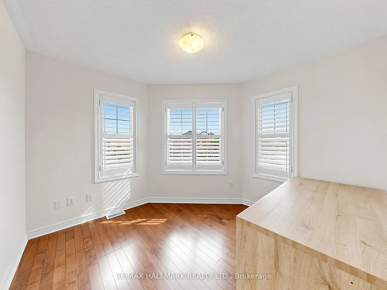 72 Middlecote Dr — Photo 33
