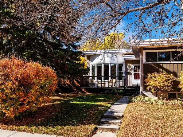 163 E Westwood Dr SW, Calgary, AB T3C 2W2