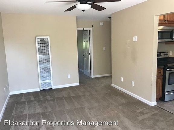 4th image of 4458 Pleasanton Ave APT 1