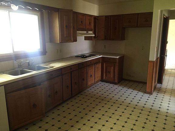 3rd image of 2285 Blackthorn Dr