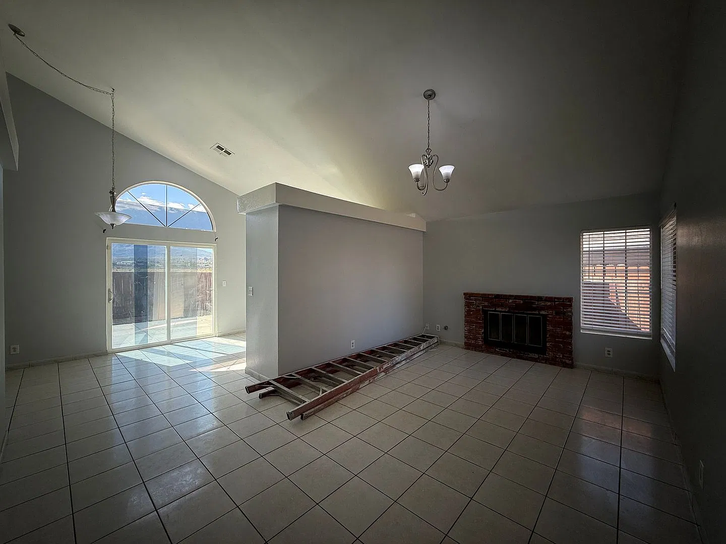 Palmdale 3 Bedroom -Available Now! — Photo 2