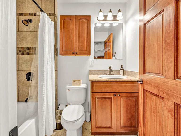 2042 E 4th St #300 — Photo 31