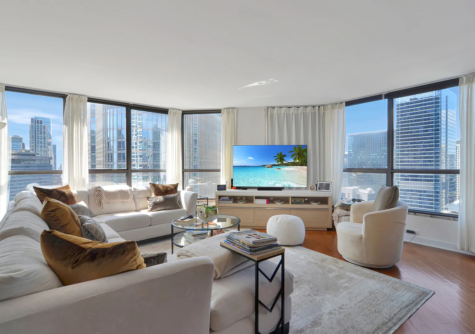 2 bed, 1250 sqft, $4,300 — Photo 2