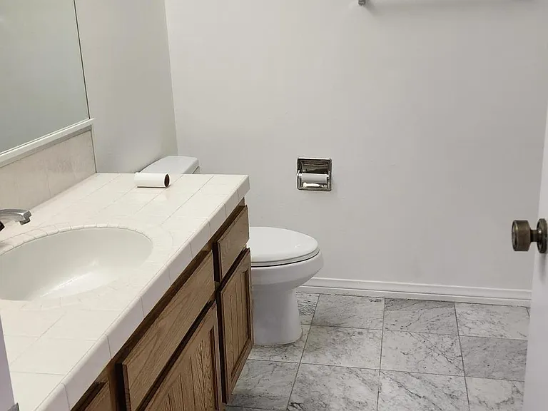 4477 Wilshire Blvd #310 — Photo 13