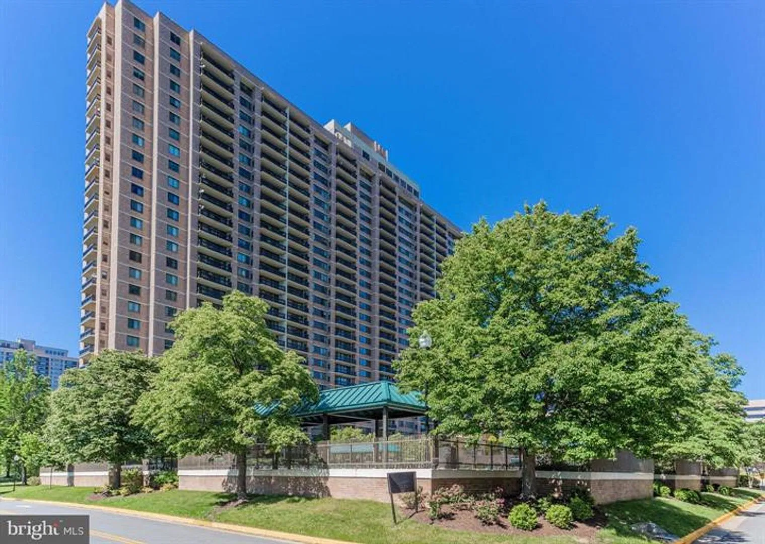Impressive views await from the 19th floor of this spacious condo with 2BR/ 2BA. — Photo 1