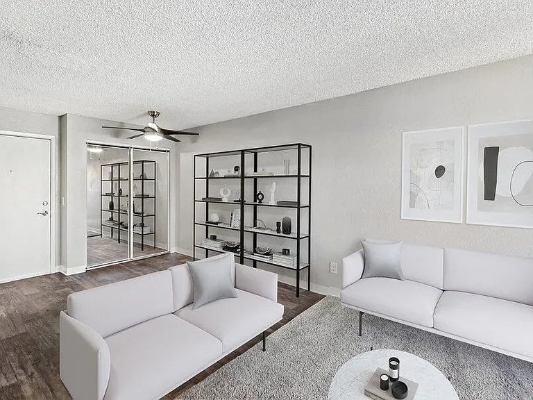 Tanque Verde Apartments — Photo 6