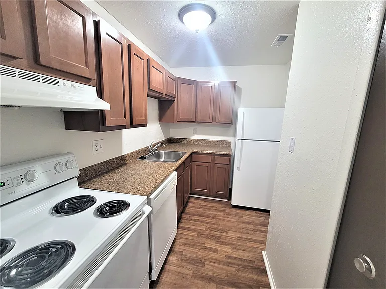 Windsor Place Apartments — Photo 103