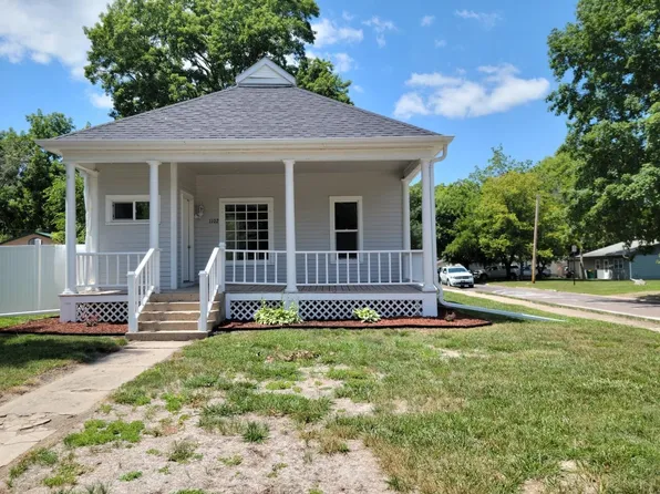 1102 Hill Ave, Spirit Lake, IA 51360
