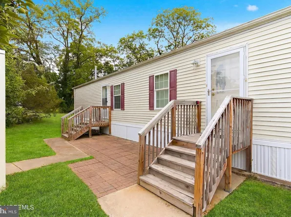 60 Mobile Ln, Toms River, NJ 08755