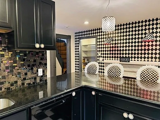 4 bed, 1600 sqft, $4,100 — Photo 3