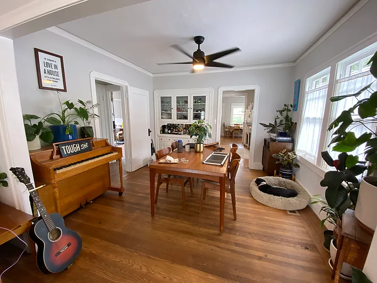 3551 Lyon Ave — Photo 2