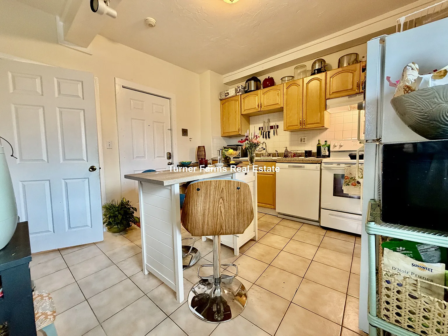 2 bed, 9999 sqft, $3,200 — Photo 3