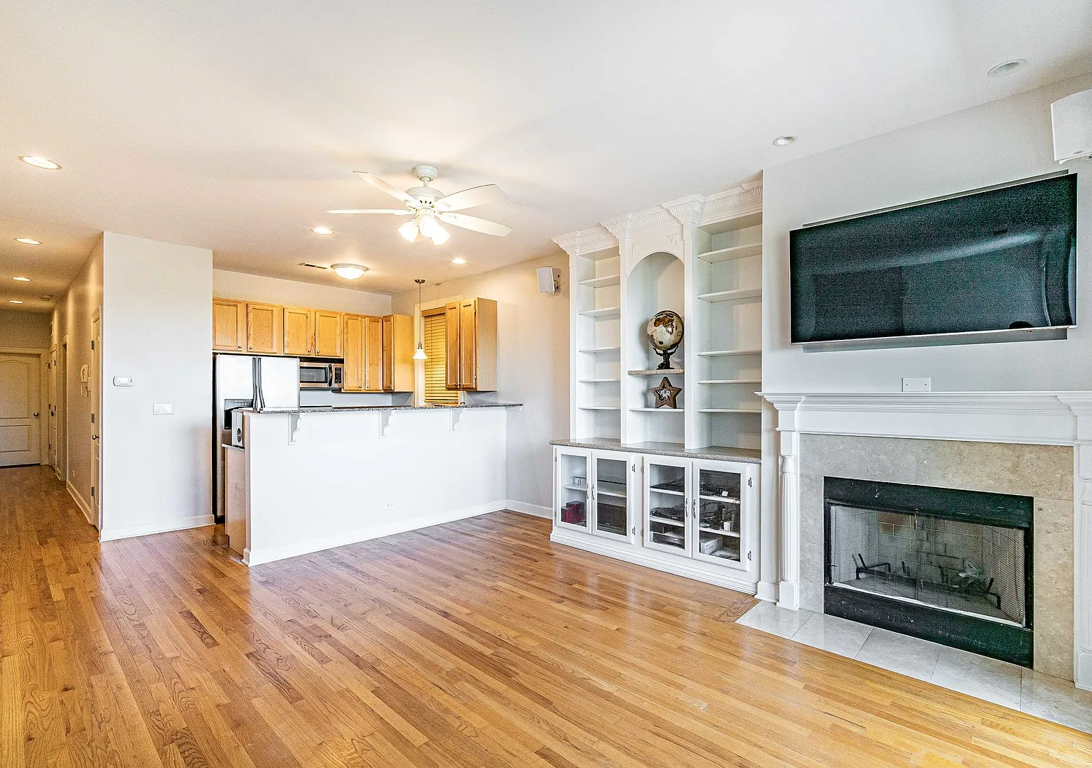 2 bed, 1000 sqft, $2,250 — Photo 3