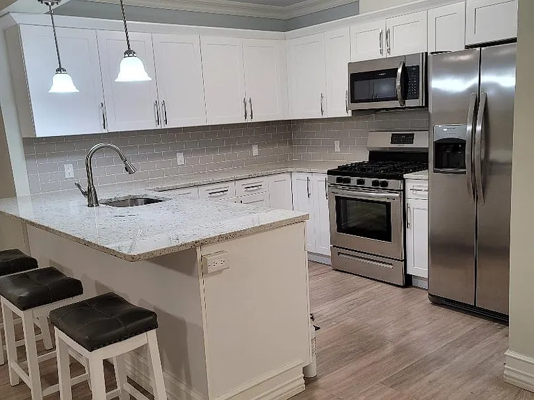 Notchwood Commons — Photo 3
