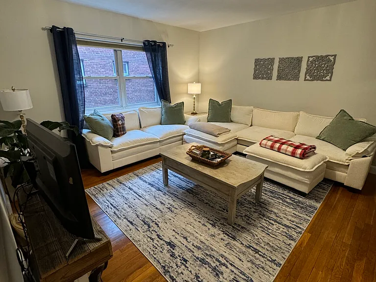 63-65 Selkirk Rd #6D — Photo 4
