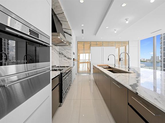 4th image of 17901 Collins Ave #1502NT