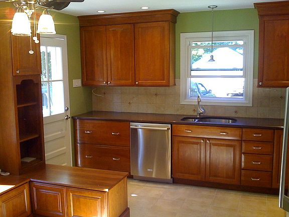 5th image of 332 Shadeland Ave