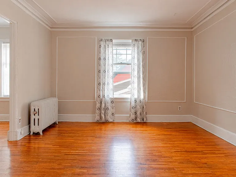 569 Portland Apartments — Photo 7