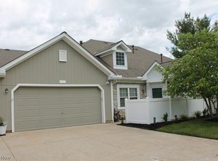 8226 Cyrus Ln, Northfield, OH