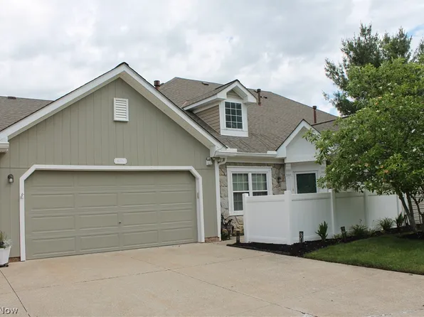 8226 Cyrus Ln, Northfield, OH 44067