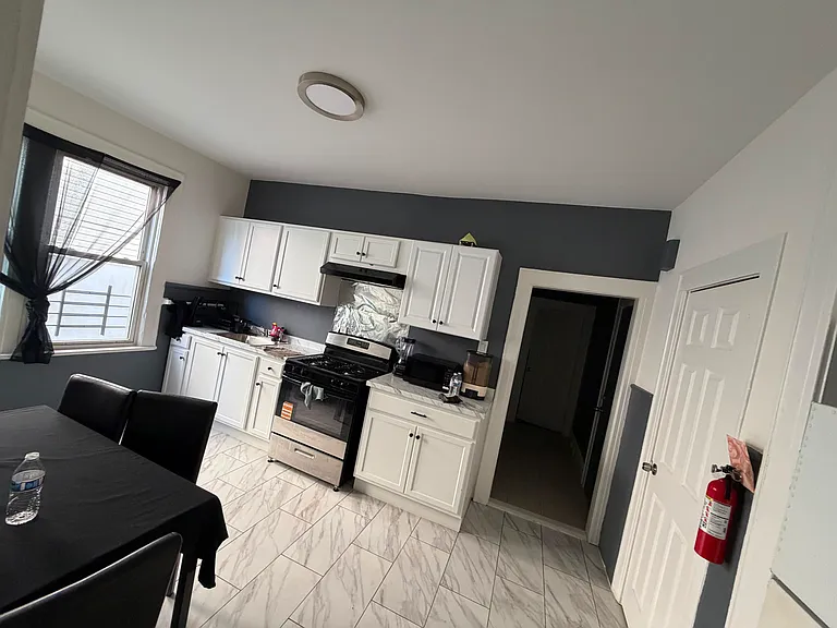 28 Saint James Pl #1R — Photo 6