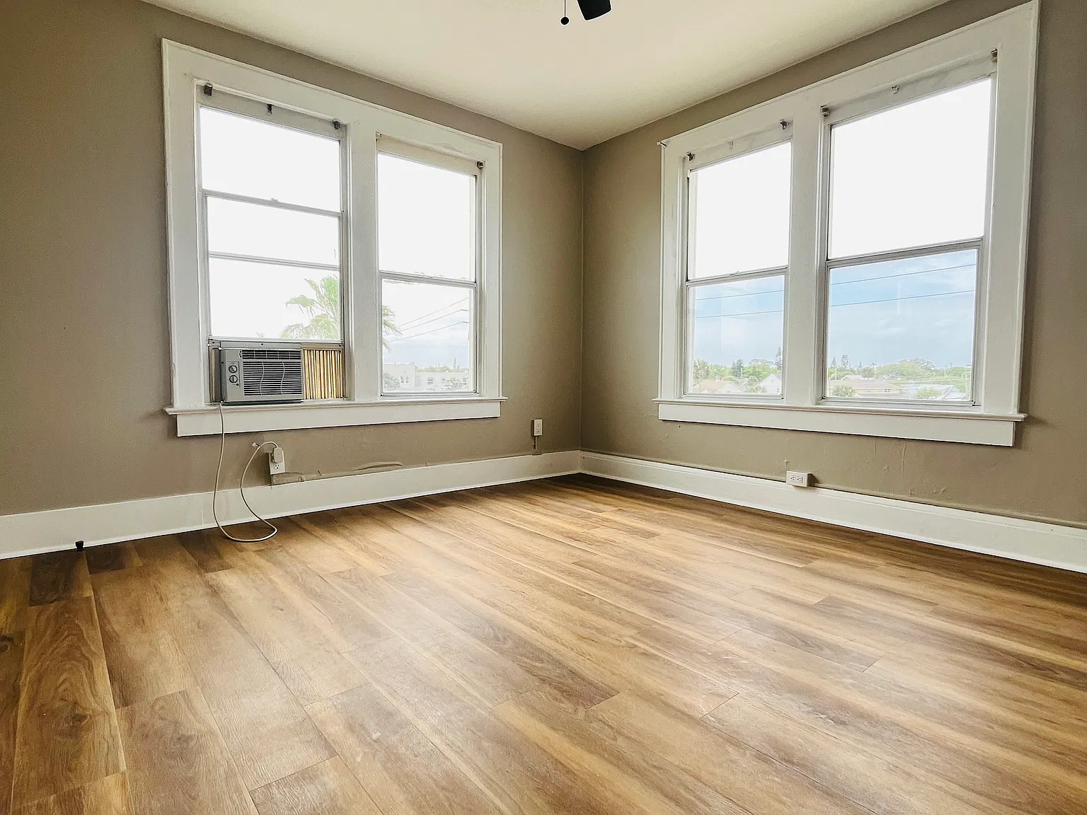 2 bed, 850 sqft, $1,375 — Photo 2