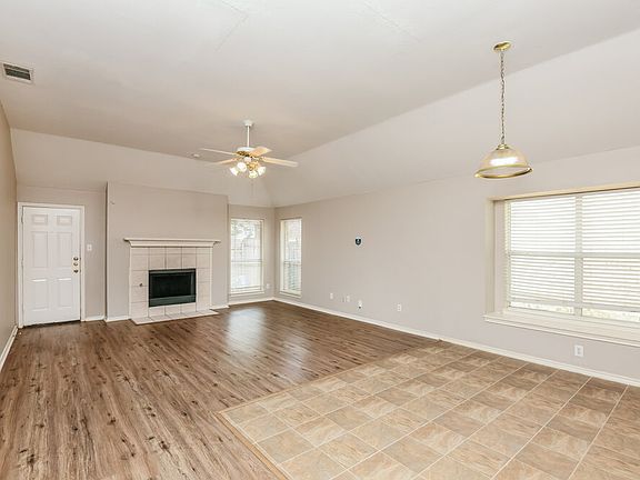 5th image of 633 Crystal Brook Dr