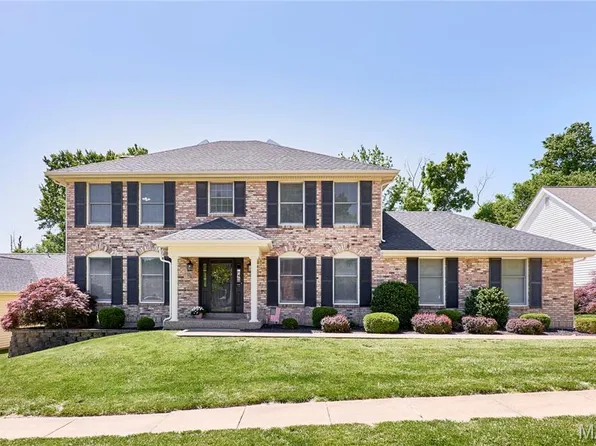 1726 Connemara Dr, Ballwin, MO 63021