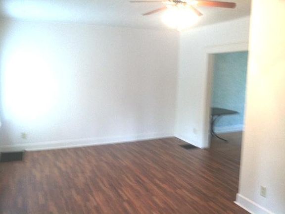 3rd image of 5046 E Michigan St