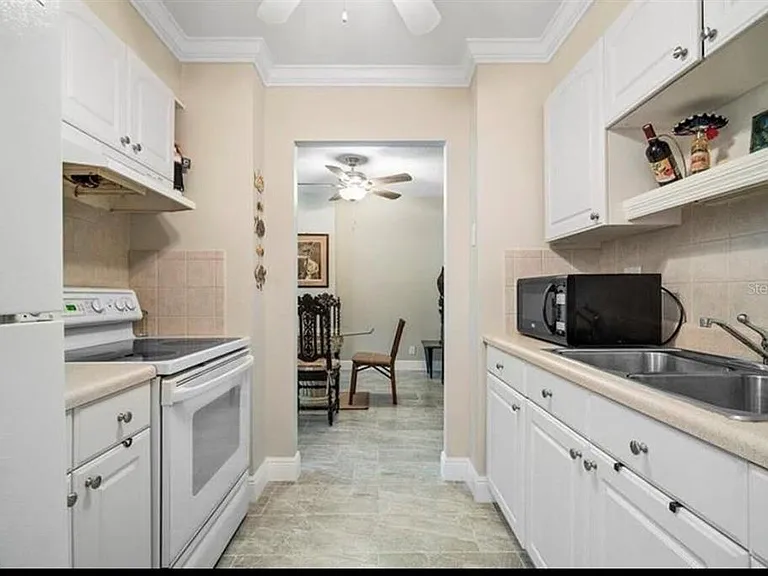250 NE 20th St #3030 — Photo 8