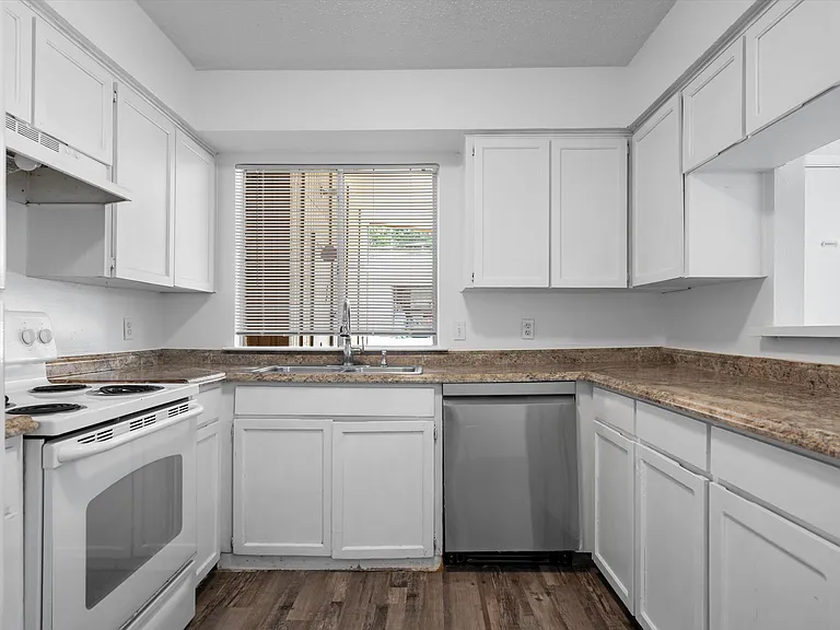 2207 Chase Ct — Photo 8