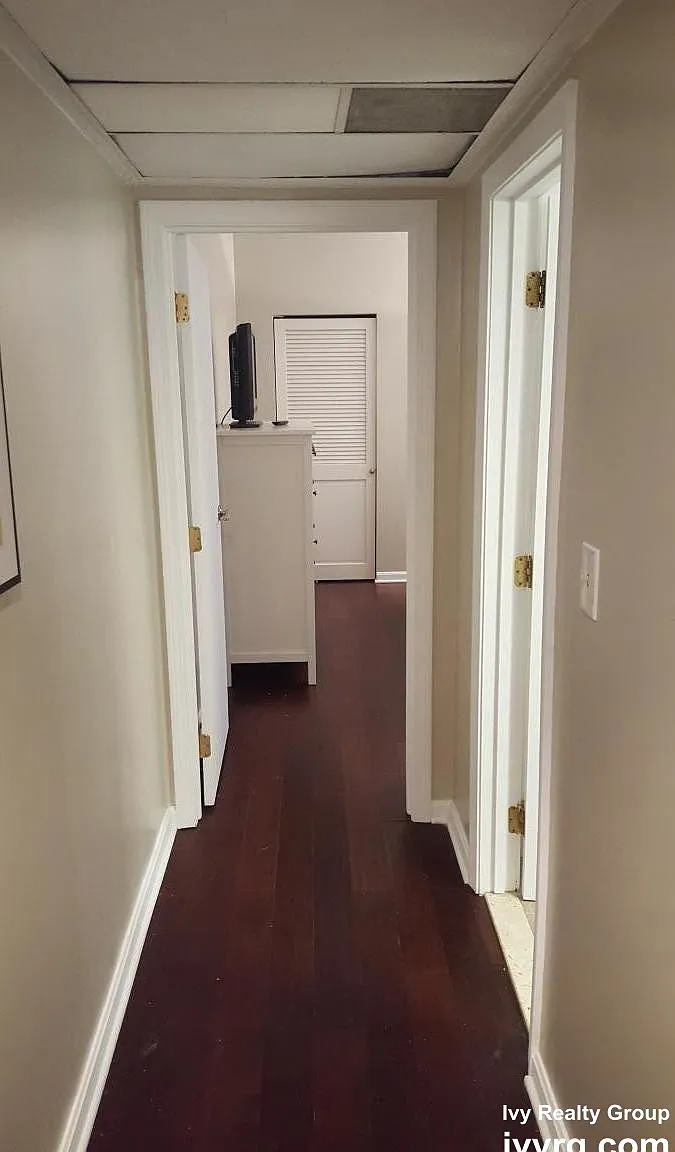 2 bed, 1.0 bath, 718 sqft, $2,700 — Photo 2