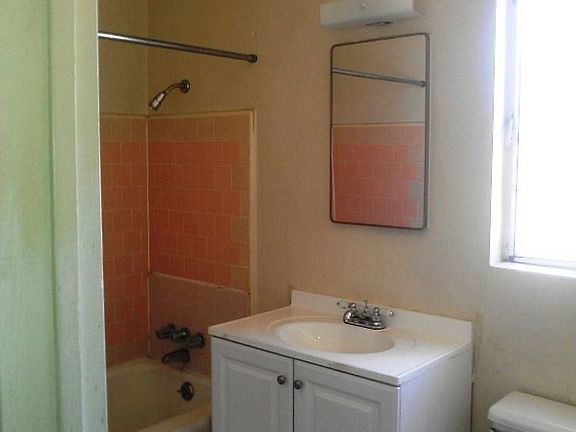 5th image of 10914 Evans St