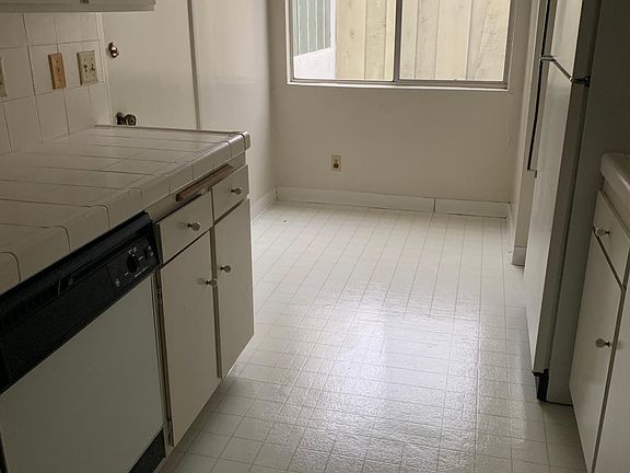 3rd image of 125 Palisades Ave APT 203