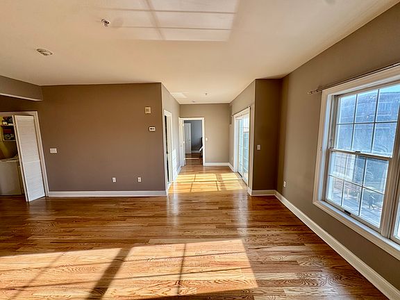 5th image of 1210 Windsor Park Ct #210