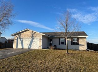 711 Ballymore Rd, Roscoe, IL 61073