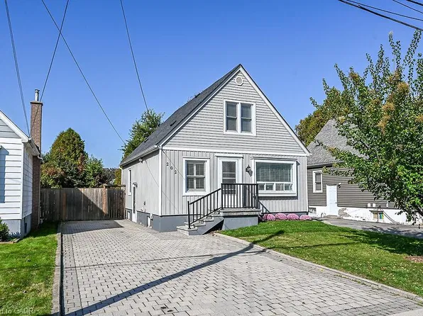 202 E 26th St, Hamilton, ON L8V 3C8